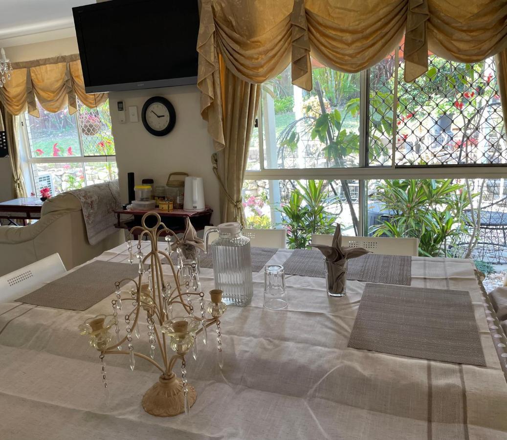Theme Parks Amituofo Homestay Голд-Кост Экстерьер фото